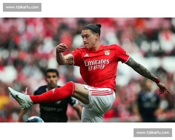 曼联锋霸周薪 16 万镑暗藏欧冠 “开关”：20 万镑高薪仅一步之遥